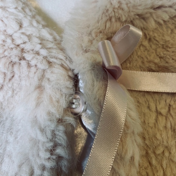 ✨2/$12✨H&M Faux Fur Vest Size 1.5/2 Yrs - Picture 3 of 5